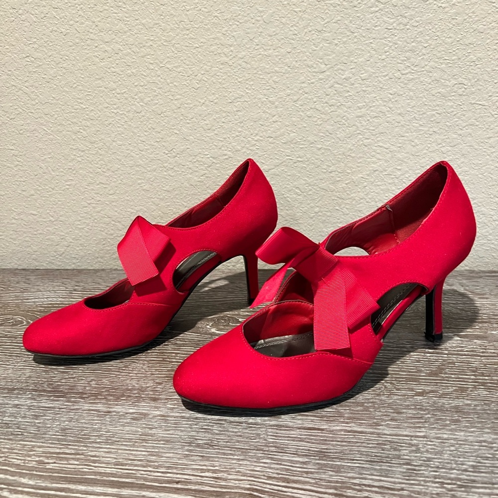 IMPO Red Women's Shoes heels with Bow Accent sz 8  Valentine’s Day!! - Picture 3 of 6